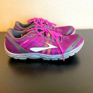 Brooks Pure Connect. Size 8.